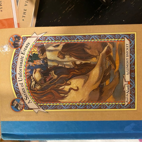 Series of unfortunate events books - Picture 4 of 8